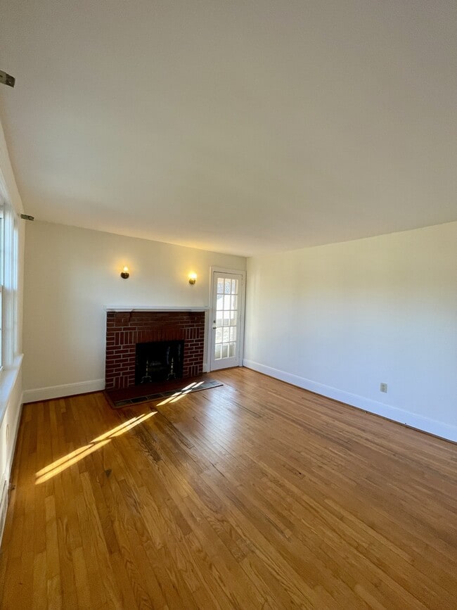 Building Photo - 660 Leesville Rd
