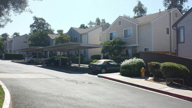 Building Photo - 2 Bedroom - 2.5 Bathroom Condo in gated co...