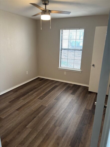 Foto del edificio - 1733 Crest Grove Dr
