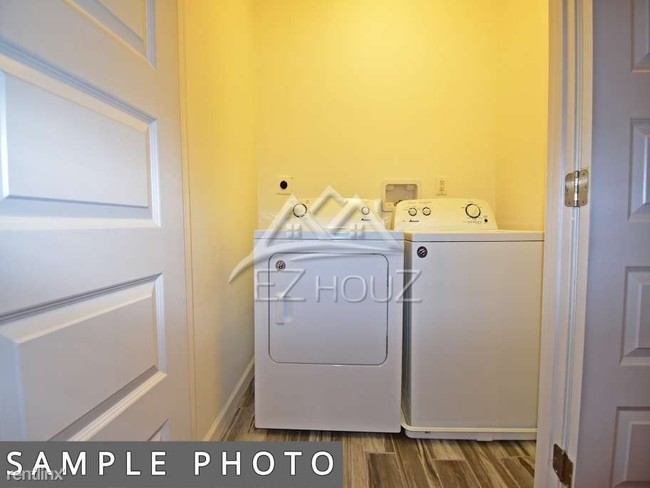 Building Photo - 3 br, 1 bath House - 118 South Tremont Road