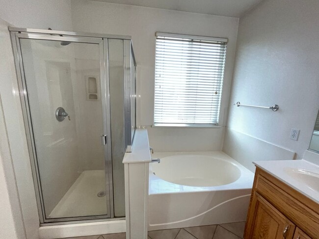 Foto del edificio - Charming 4BR/3BA/1921SF - Tenant Pays $195...