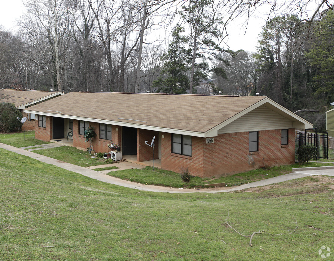 Primary Photo - College View Hills Apartments