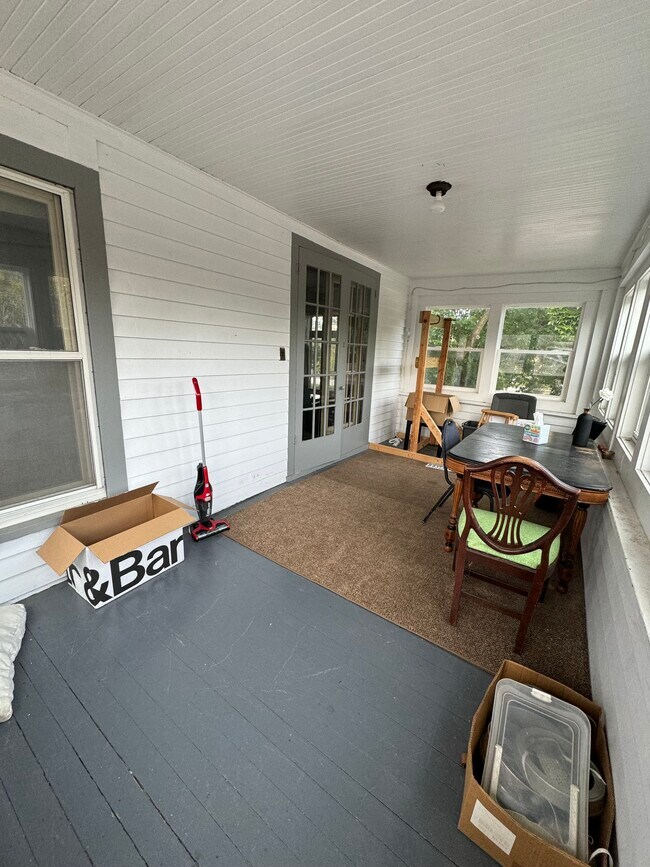 3 season porch - 77 W Howard St