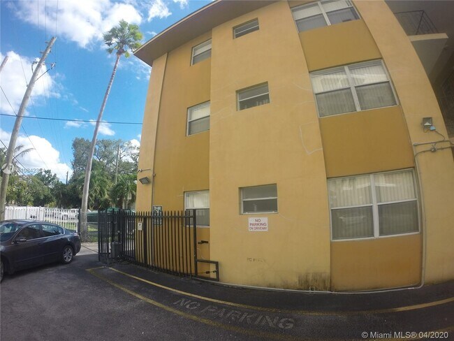 Foto del edificio - 2610 NW 16th St Rd