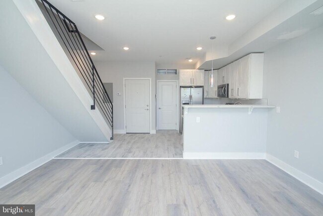 Building Photo - 2423 Frankford Ave