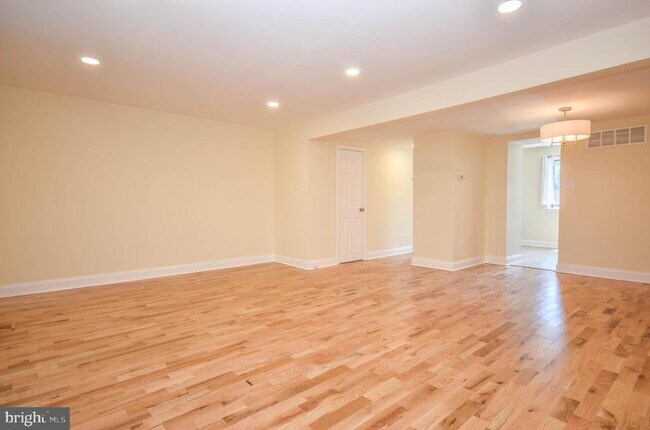 Foto del edificio - 7447 Hickory Log Cir