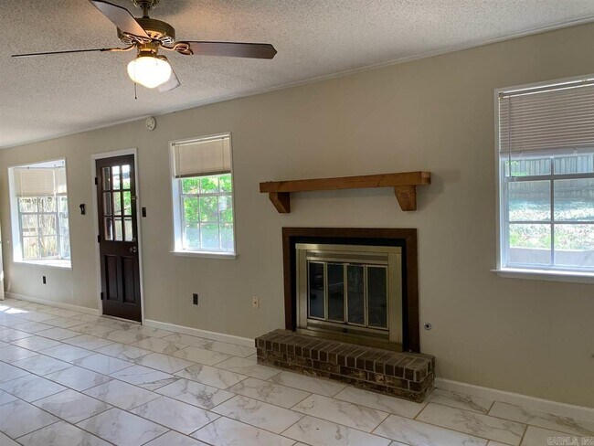 Building Photo - 12415 Pleasant View Dr