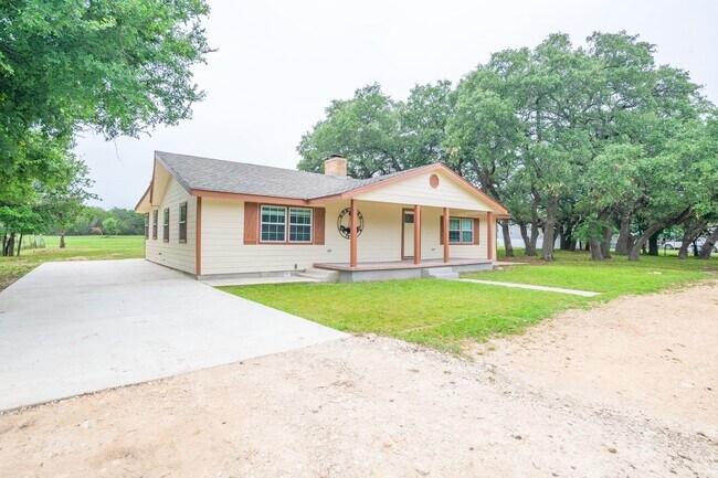 Building Photo - Available NOW!!!! Beautiful 1 story, 3 bedroom, 2 bath home.This is exactly what you have been lo...