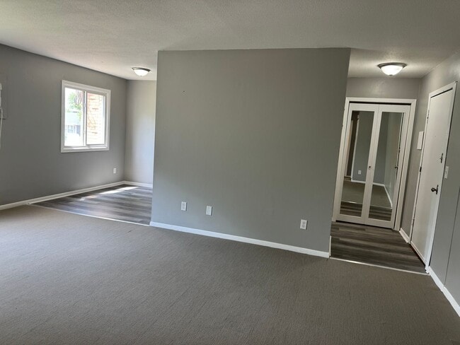 Building Photo - 1315 N Dowling Ave
