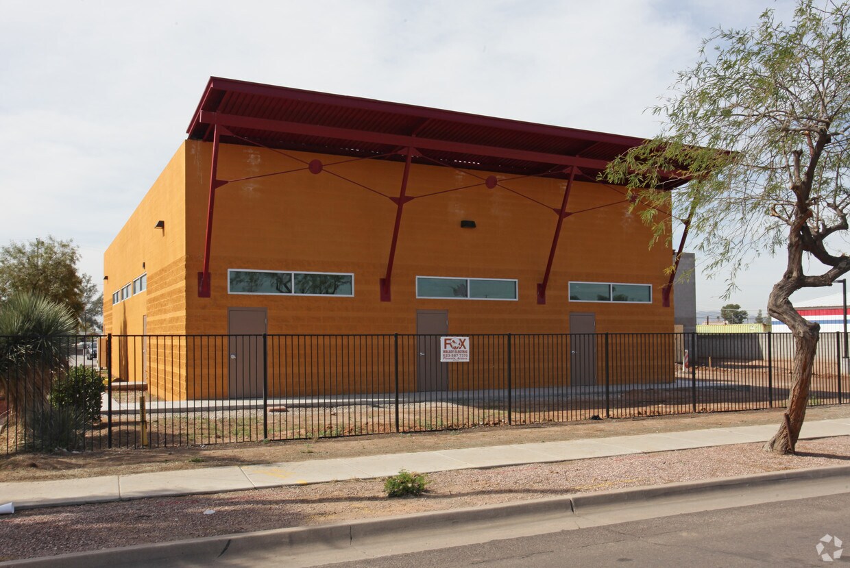 Foto del edificio - 12771 W Grand Ave