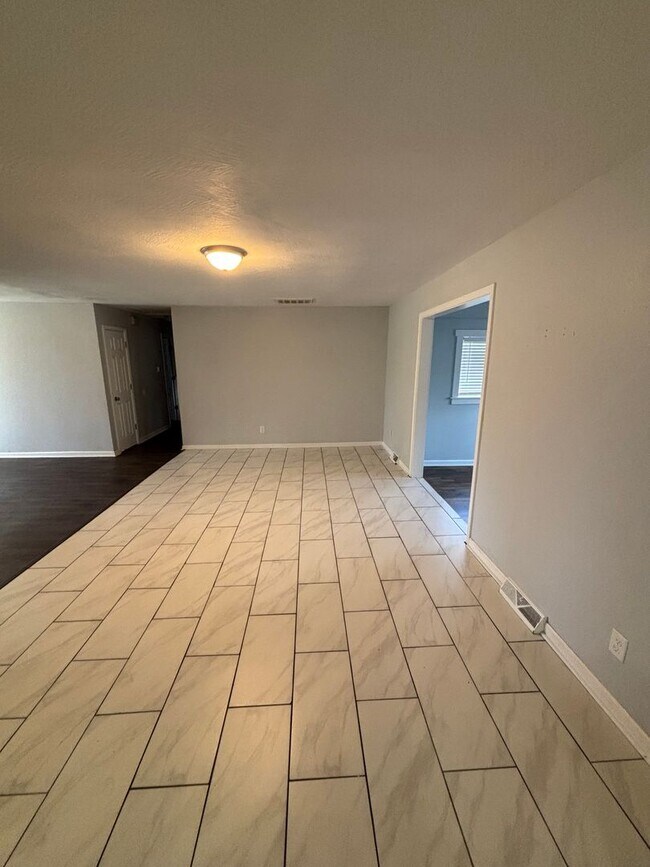 Building Photo - 7033 W Farm Rd 106