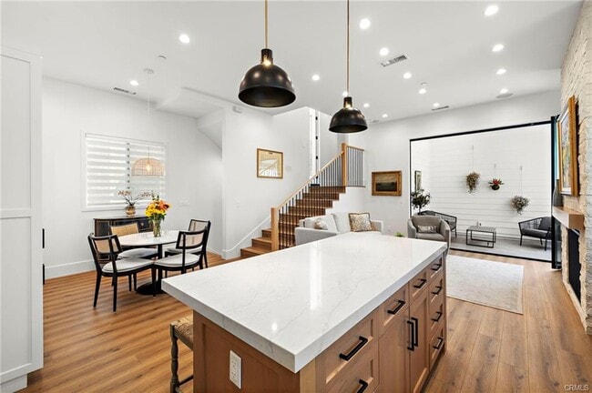 Building Photo - 611 Jasmine Ave