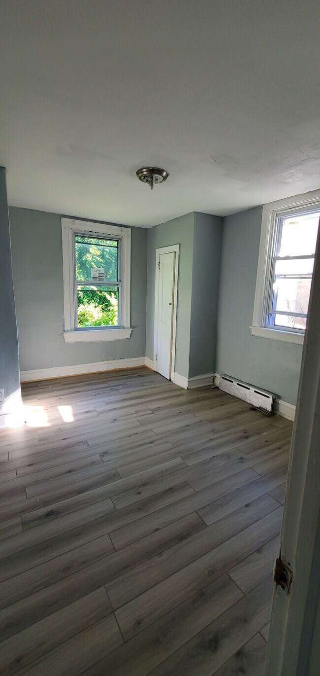 Foto del edificio - 2157 Eastburn Ave