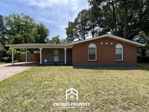 Building Photo - 3435 Clearbrook St