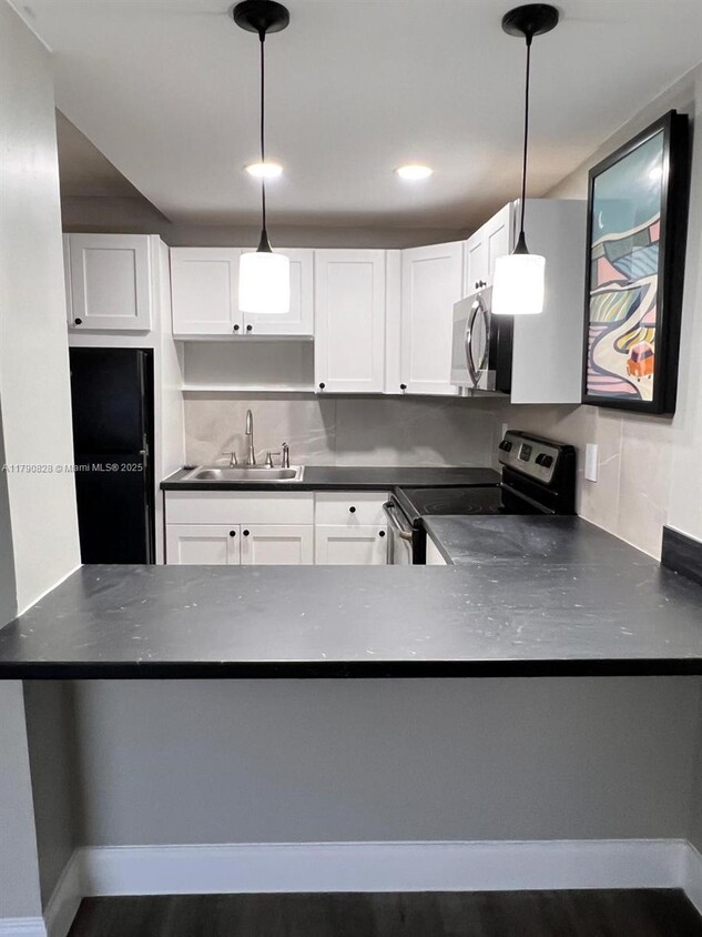 Foto principal - 301 NW 177th St