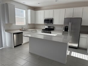 Building Photo - 10233 S Ullom Dr
