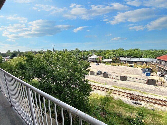 Foto del edificio - 2401 E 6th St