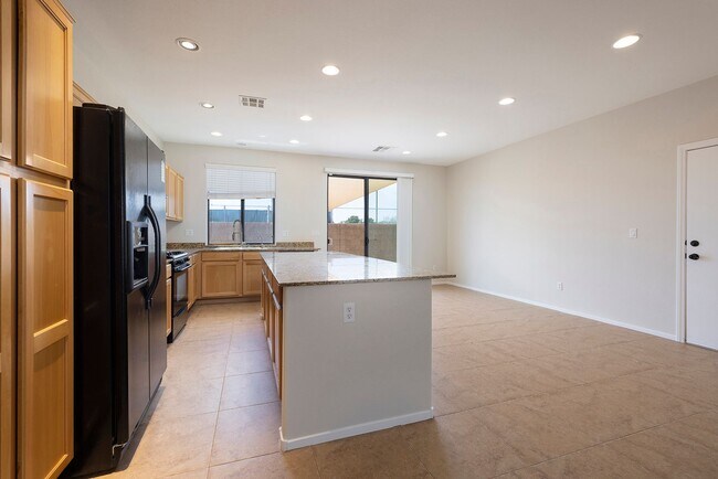 Building Photo - GATED NW HOME - 4 BEDROOMS W/ 1 BED AND BA...