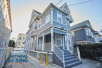 Building Photo - 1842 11th Pl