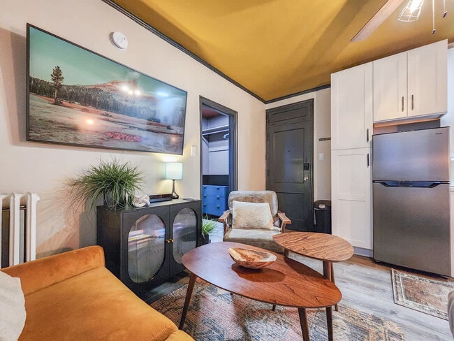 Building Photo - 2115 N Sedgwick St