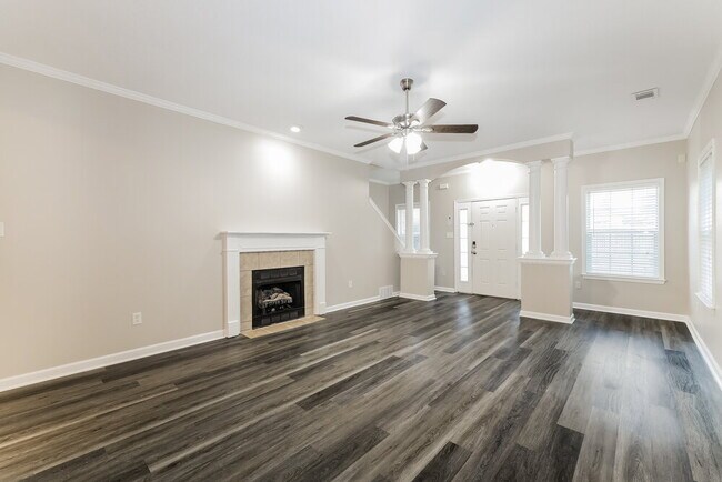 Foto del edificio - 2223 Purple Leaf Ln