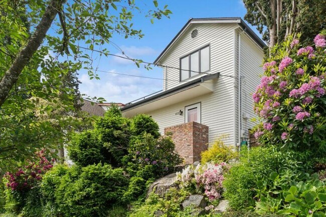 Foto del edificio - 3 bedroom in Seattle WA 98115