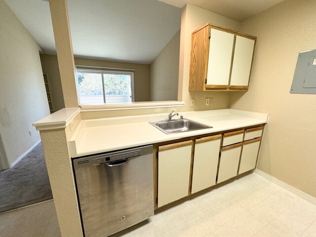 Building Photo - 120 Reflections Dr