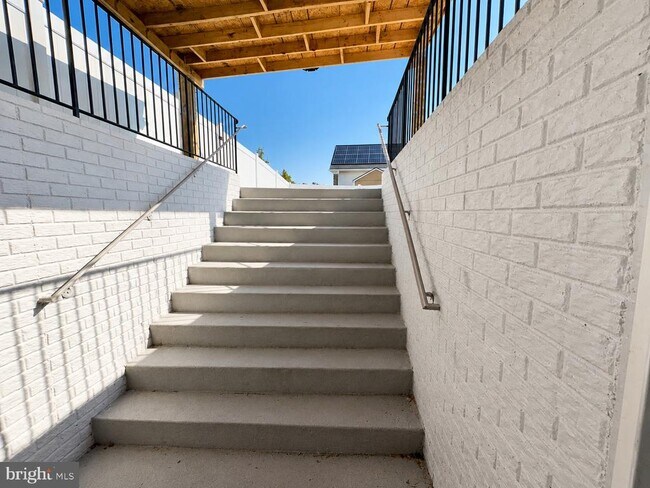 Foto del edificio - 6600 Long Shadow Ct