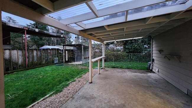 Foto del edificio - Remodeled 3 bedroom Ranch Style Milwaukie Home With SS Appliances, Fenced Backyard, Washer/Dryer ...