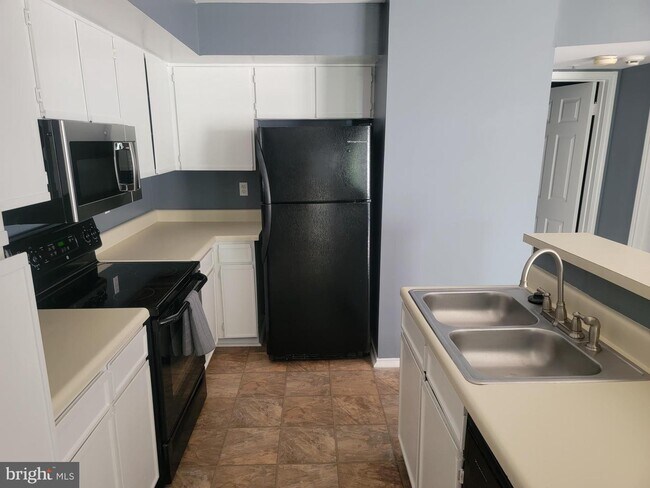 Building Photo - 4432 Lord Loudoun Ct