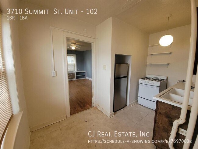 Building Photo - 3710 Summit St