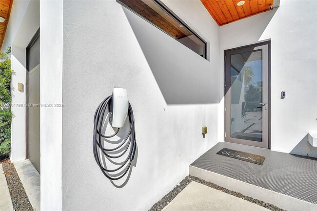 Foto del edificio - 8871 SW 28th St