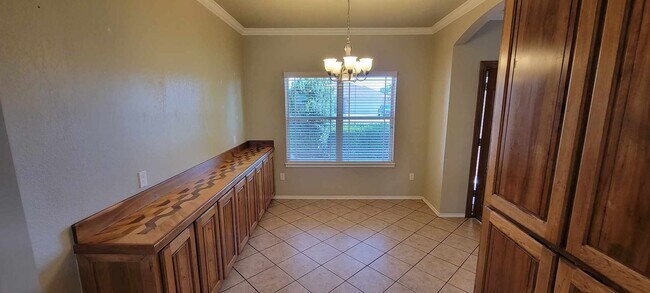 Building Photo - Beautiful Pet Friendly Home!