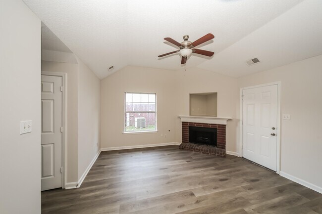 Foto del edificio - 5971 Wagon Hill Rd W