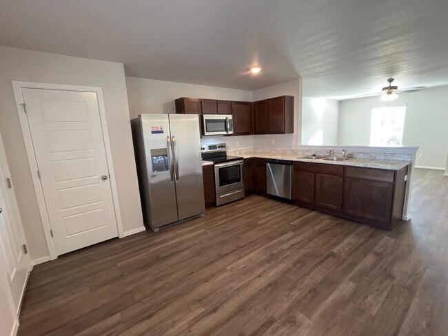 Foto del edificio - *Pre-leasing* Three Bedroom | Two Bath Hom...
