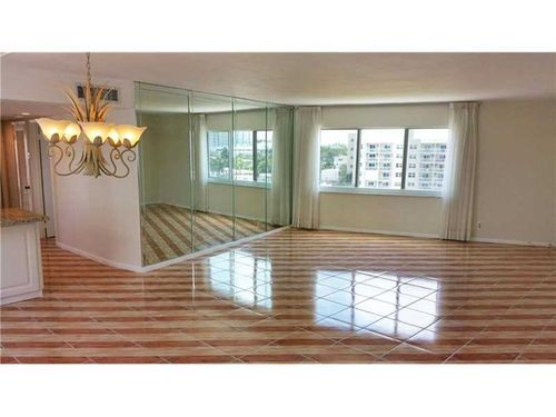 Foto del edificio - 720 Bayshore Dr