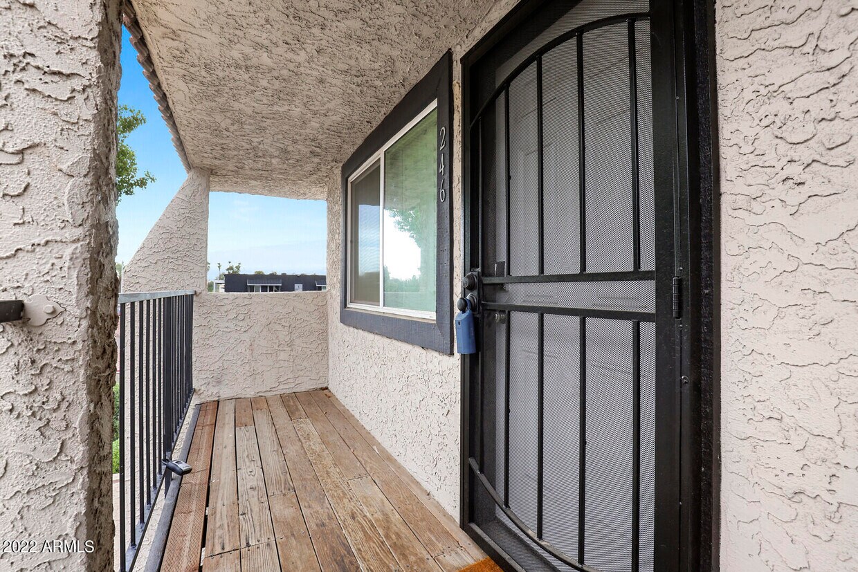 Primary Photo - 700 W University Dr