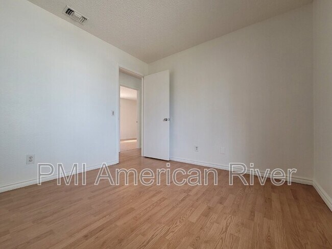 Building Photo - 8053 Ravencrest Way