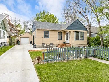 Foto del edificio - 424 Miles Ave