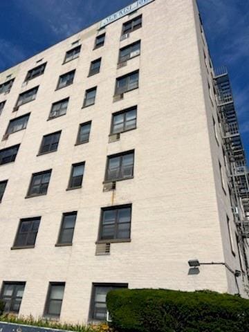 Building Photo - 3845 Shore Pkwy