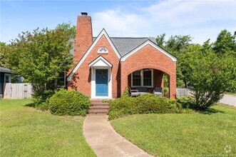 Building Photo - 207 N Virginia Ave