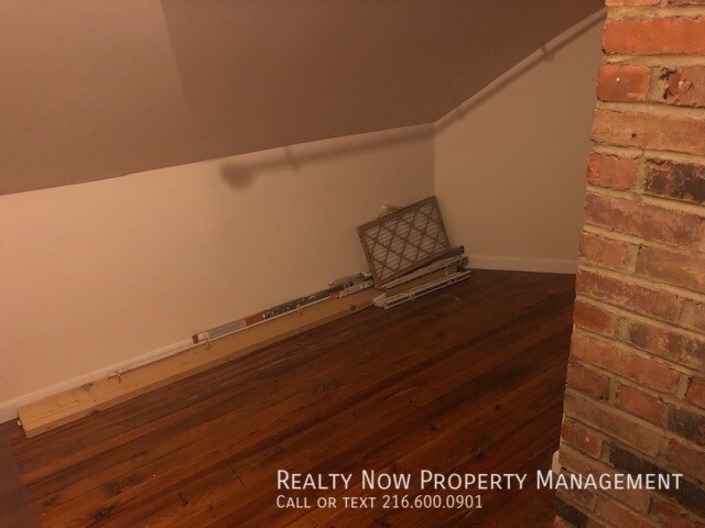 Building Photo - Cleveland Heights 1 bedroom 3rd Floor