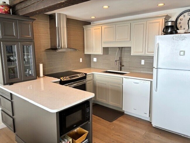 Foto del edificio - 900 Meadow Creek Dr