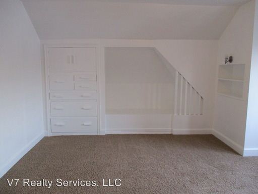 Building Photo - 210 N State St