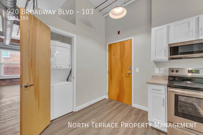 Foto del edificio - Stylish Urban Living Awaits at Jewell Loft...