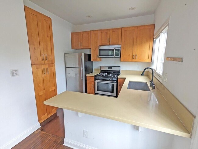 Foto del edificio - 1303 Cloverdale Ave