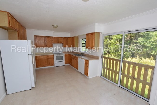 Building Photo - 42555 Braddock Rd