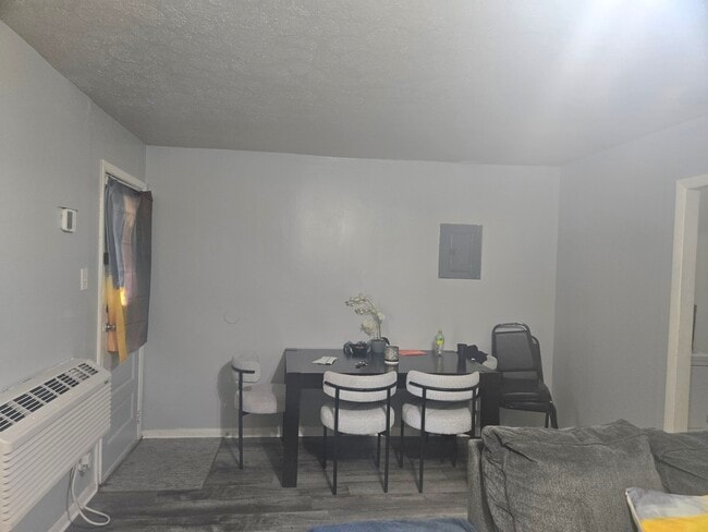 Building Photo - 3931 Flynn St