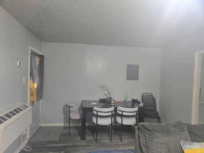 Foto del edificio - 3931 Flynn St