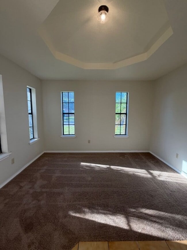 Building Photo - 1305 James Cir